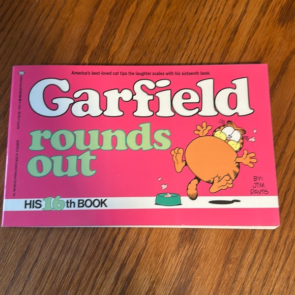 Garfield Rounds Out, His 16th Book - Picture 1 of 8